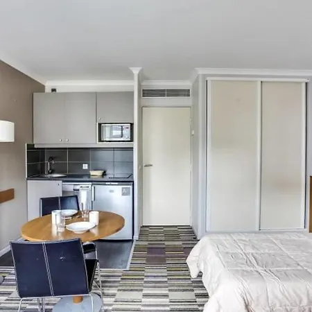Guestready - Studio Cosy Pres Du Metro Issy-les-Moulineaux Exterior photo